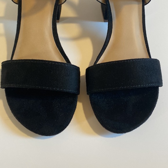 ✨BRAND NEW✨ OLD NAVY BLACK FAUX SUEDE SANDALS WITH SHORT HEEL - Picture 4 of 11
